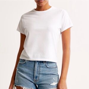 Abercrombie & Fitch Essential Body
Skimming Tee women's size medium shirt